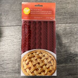 Wilton Red Pie Crust Decorative Strip Set